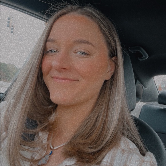 Meet your Posher, Cassie - Picture 3 of 4